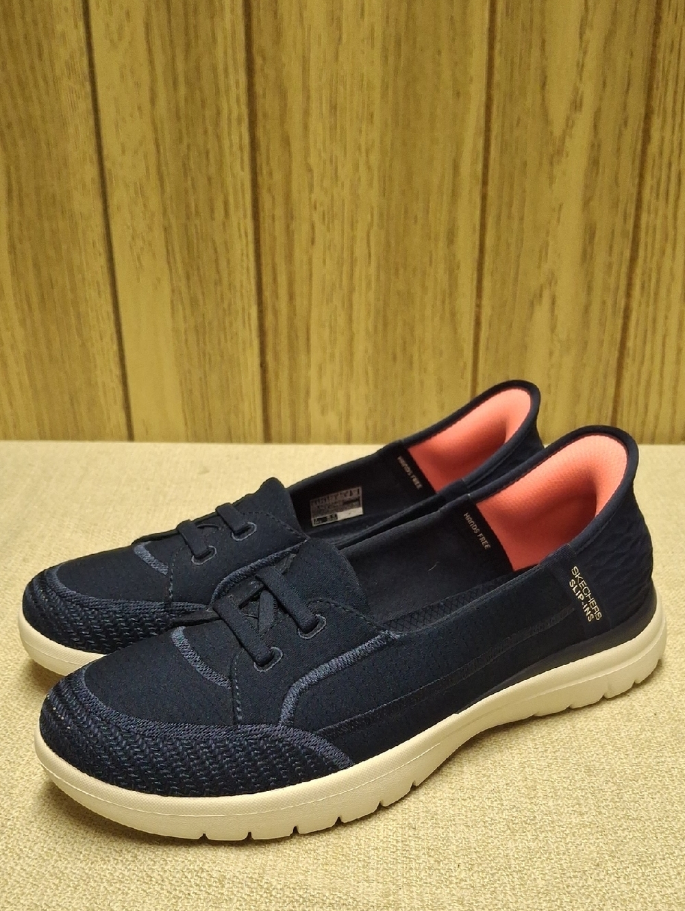 Skechers Navy Slip-On Loafers with Coral Lining Like New Size 8.5